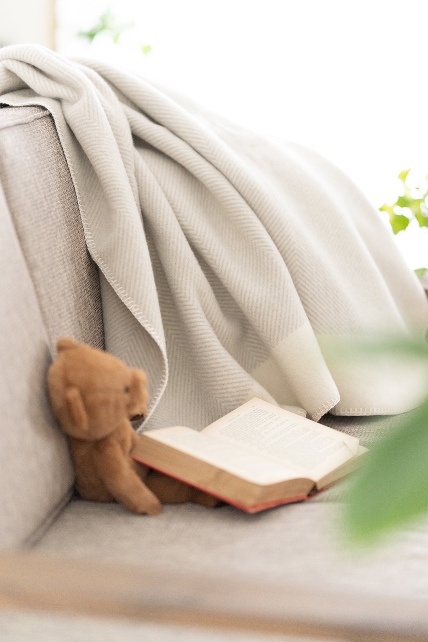 空気を含んだふんわりウール毛布(膝掛サイズ)