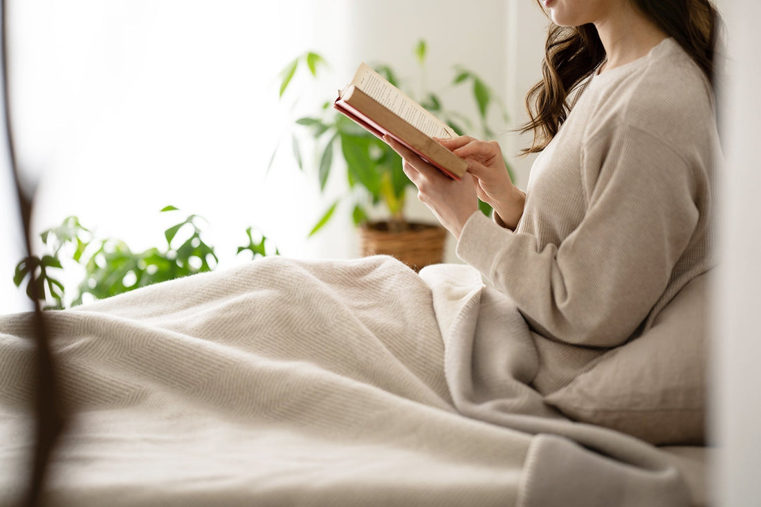 春はまだ遠い。夜の冷えに、ウールの毛布